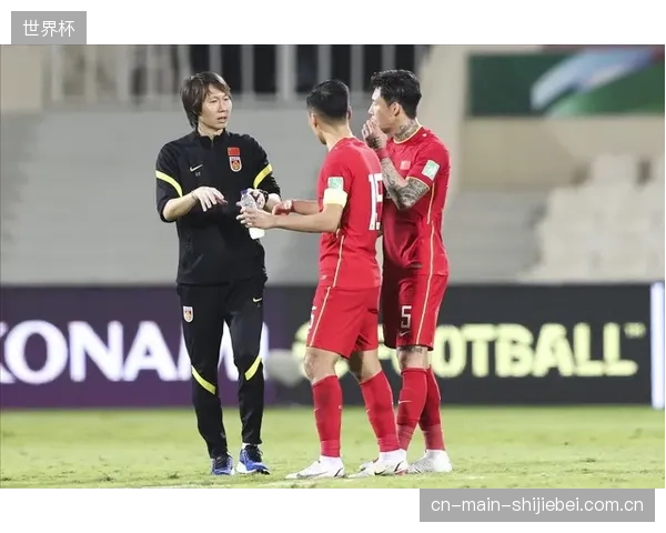 中场绞杀能力决定球队下半场硬度，德萨布尔或用换人名额维持中场压迫强度。